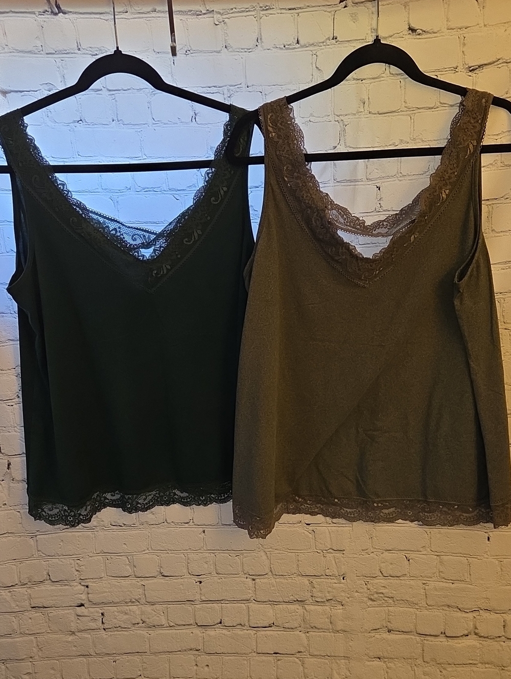 Lace Trim V-Neck Tank Tops - Gray & Dark Green